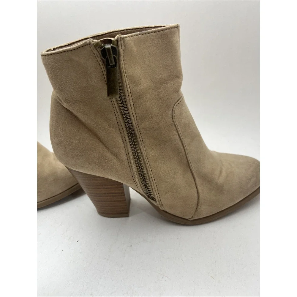 Women's JustFab‎ VASHA Beige Suede Zip Ankle Booties Size 6.5 Block Heel